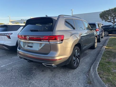 Used 2024 Volkswagen Atlas SE FWD image 2