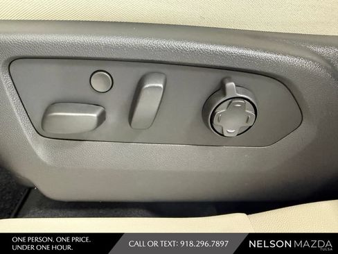 Used 2021 Buick Envision Avenir w/ Technology Package II FWD image 21