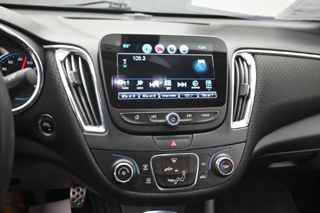 Used 2017 Chevrolet Malibu LT FWD image 22