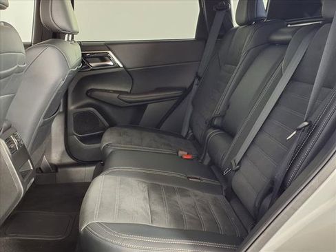 Used 2024 Mitsubishi Outlander SE image 30