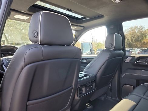 Used 2024 GMC Sierra 2500 AT4X w/ AT4X AEV Edition image 15