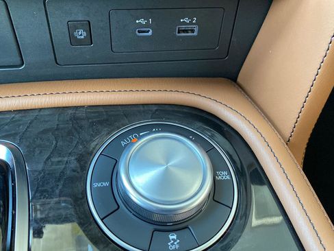 Used 2024 INFINITI QX80 Sensory image 37