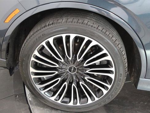 Used 2023 Lincoln Aviator Black Label w/ Class IV Trailer Tow Package image 33