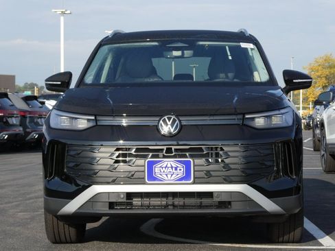 New 2025 Volkswagen Tiguan SE image 20
