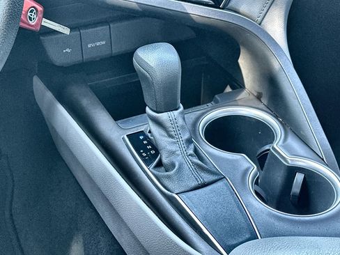 Used 2021 Toyota Camry LE image 24