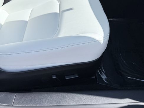 Used 2022 Tesla Model 3 Standard Range RWD image 40