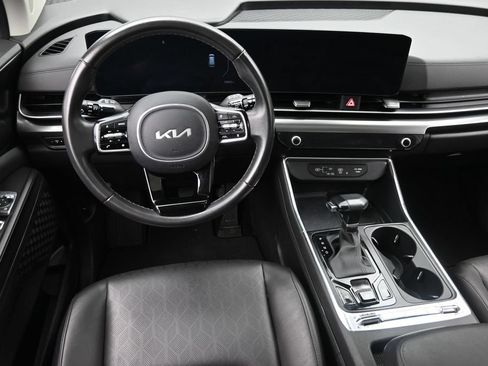 Used 2025 Kia Carnival SX w/ SX Dark Edition Package FWD image 15