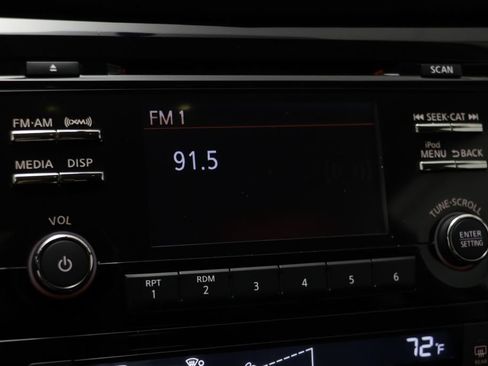 Used 2017 Nissan Rogue SV FWD image 8