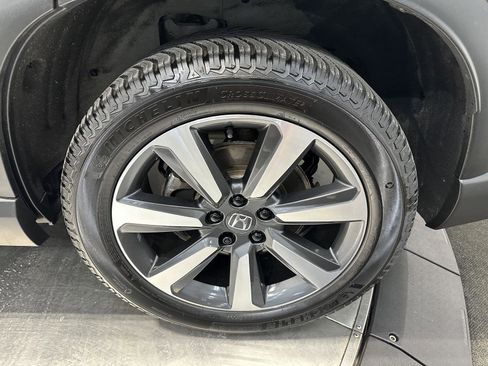 Used 2024 Honda Pilot Touring image 10