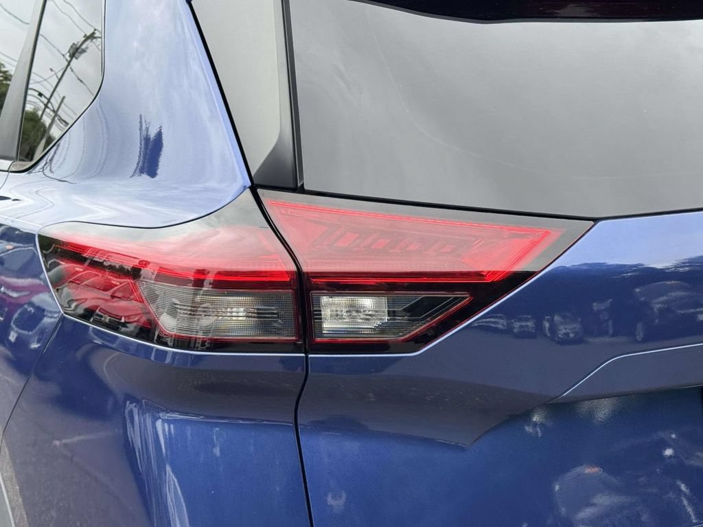 Used 2021 Nissan Rogue S FWD image 13