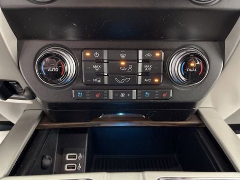 Used 2020 Ford F150 Lariat w/ Equipment Group 502A Luxury AWD/4WD image 27