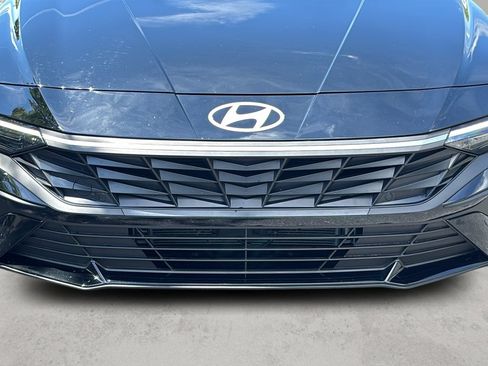 Certified 2025 Hyundai Elantra SEL FWD image 9