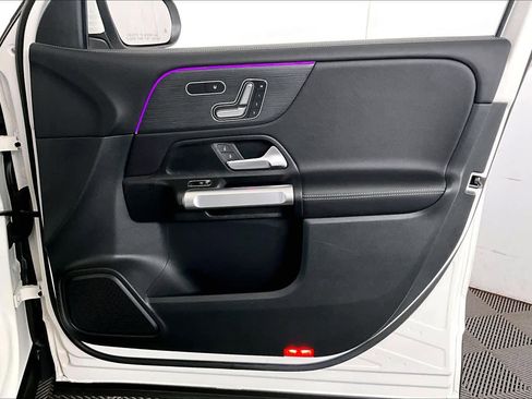 Used 2023 Mercedes-Benz GLB 250 4MATIC image 22