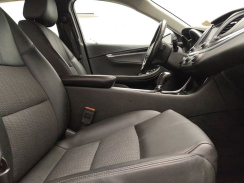 Used 2019 Chevrolet Impala LT FWD image 21