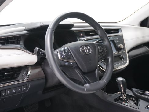 Used 2016 Toyota Avalon Limited image 9
