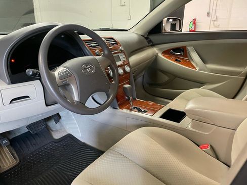 Used 2009 Toyota Camry LE FWD image 10