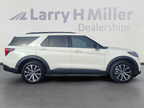 Certified 2025 Ford Explorer ST-Line image 6