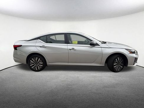 Used 2024 Nissan Altima 2.5 SV AWD/4WD image 15