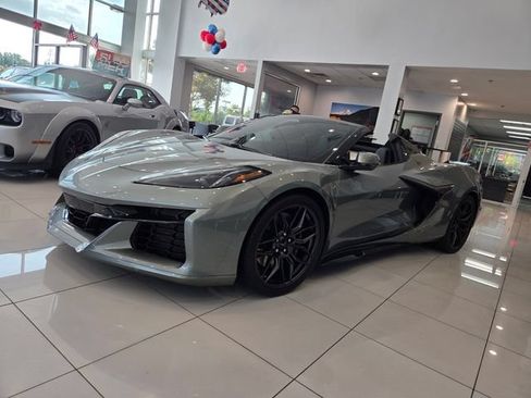 Used 2024 Chevrolet Corvette Z06 RWD image 4