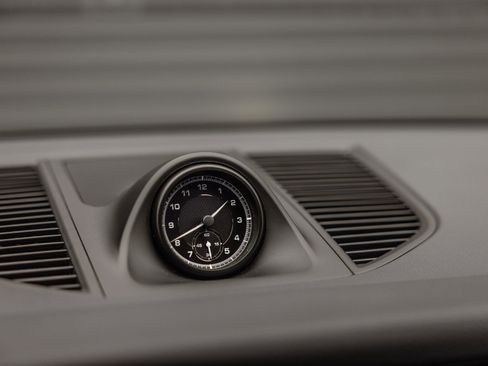 Certified 2025 Porsche Macan S image 15