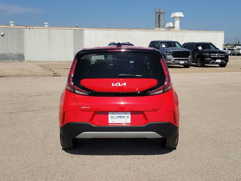 Used 2025 Kia Soul LX w/ LX Technology Package FWD image 7