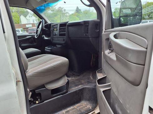 Used 2013 Chevrolet Express 1500 w/ Power Package RWD image 18