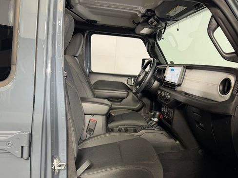Used 2025 Jeep Wrangler Sport image 29
