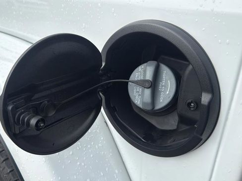 Used 2024 Jeep Wrangler Unlimited Sahara AWD/4WD image 37