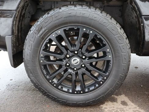 Used 2018 Nissan Titan SV w/ SV Convenience Package image 43