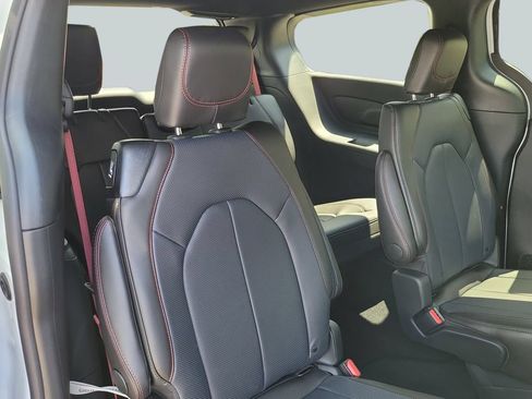 New 2027 Chrysler Pacifica Select FWD image 34