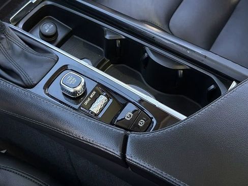 Used 2019 Volvo XC90 T5 Momentum w/ Protection Package Premier image 33