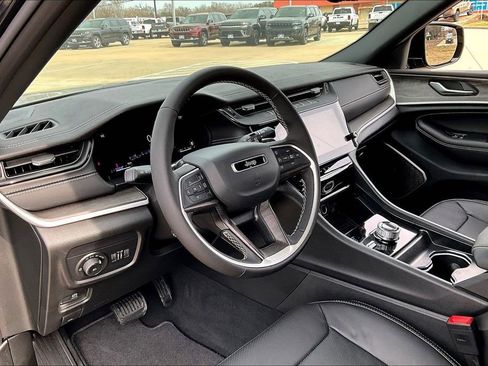 New 2026 Jeep Grand Cherokee Limited AWD/4WD image 9