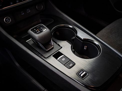 Used 2023 Nissan Rogue SV image 29