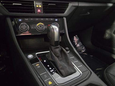 Used 2020 Volkswagen Jetta SEL Premium FWD image 18