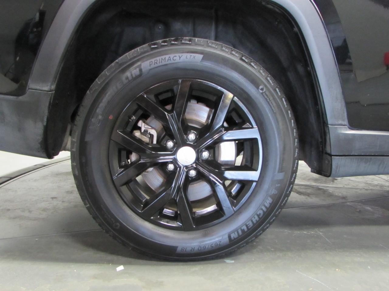 Used 2023 Jeep Grand Cherokee L Limited AWD/4WD image 9