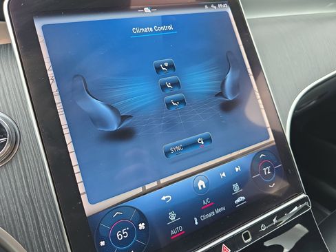 Used 2024 Mercedes-Benz GLC 300 4MATIC w/ AMG Line image 24