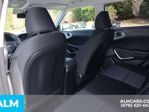 Used 2025 Kia Soul LX w/ LX Technology Package image 18
