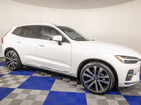Used 2023 Volvo XC60 B5 Ultimate w/ Climate Package image 3