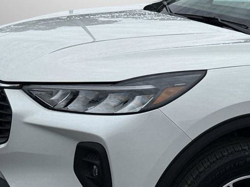 New 2026 Ford Escape SE w/ Class II Trailer Tow Package FWD image 49