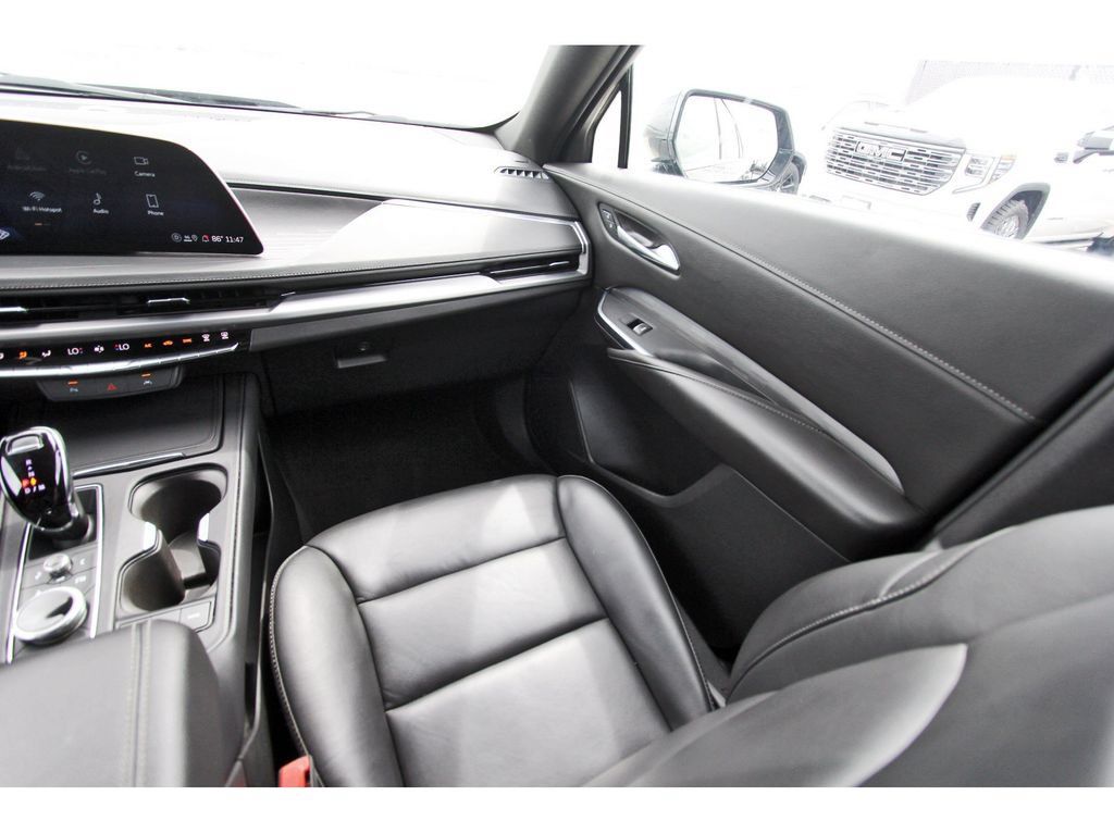 Certified 2025 Cadillac XT4 Premium Luxury FWD image 10