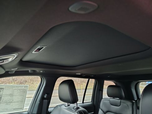 New 2026 Jeep Grand Cherokee Altitude image 25