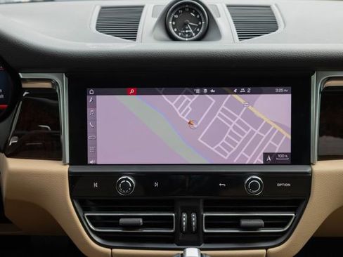 Used 2023 Porsche Macan image 25