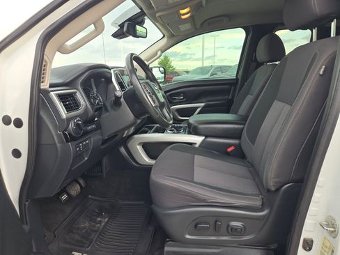 Used 2020 Nissan Titan SV w/ SV Convenience Package image 9