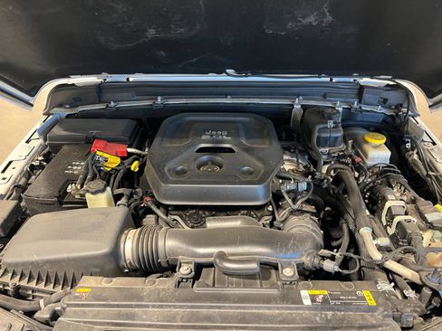 Used 2021 Jeep Wrangler Unlimited Sahara image 40