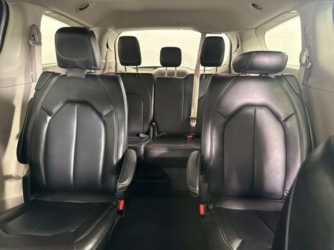 Used 2023 Chrysler Pacifica Touring-L image 45