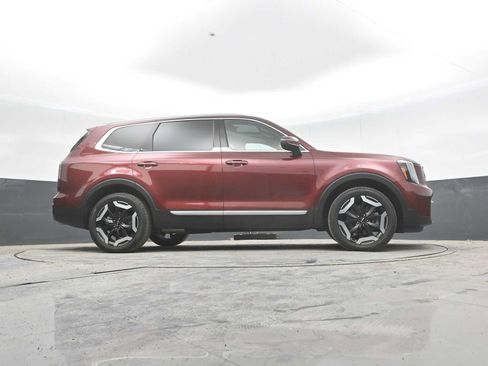 Used 2023 Kia Telluride EX w/ EX Captain's Chair Package FWD image 46