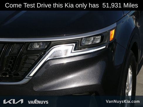 Used 2023 Kia Carnival LX image 9