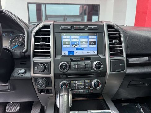 Used 2017 Ford F150 Platinum w/ Equipment Group 701A Luxury AWD/4WD image 23