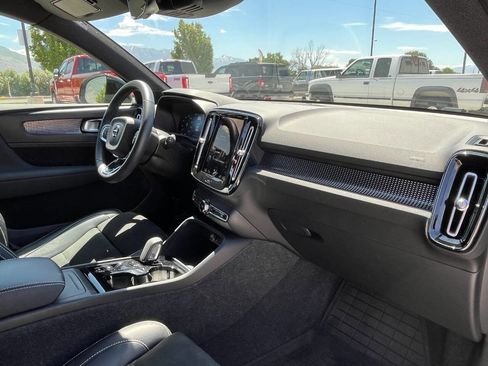 Used 2022 Volvo XC40 T5 R-Design w/ Advanced Package image 14