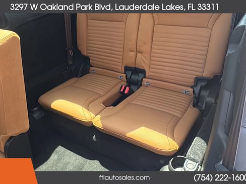 Used 2017 Land Rover Discovery HSE AWD/4WD image 28